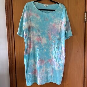 Easel tie dyed dress with pockets, dress has frayed edges